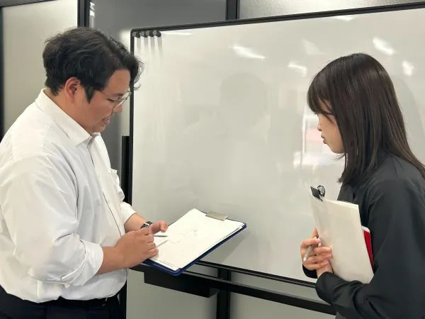 入社から約1か月間は専任の研修担当がその方の進捗に合わせて研修を行います！