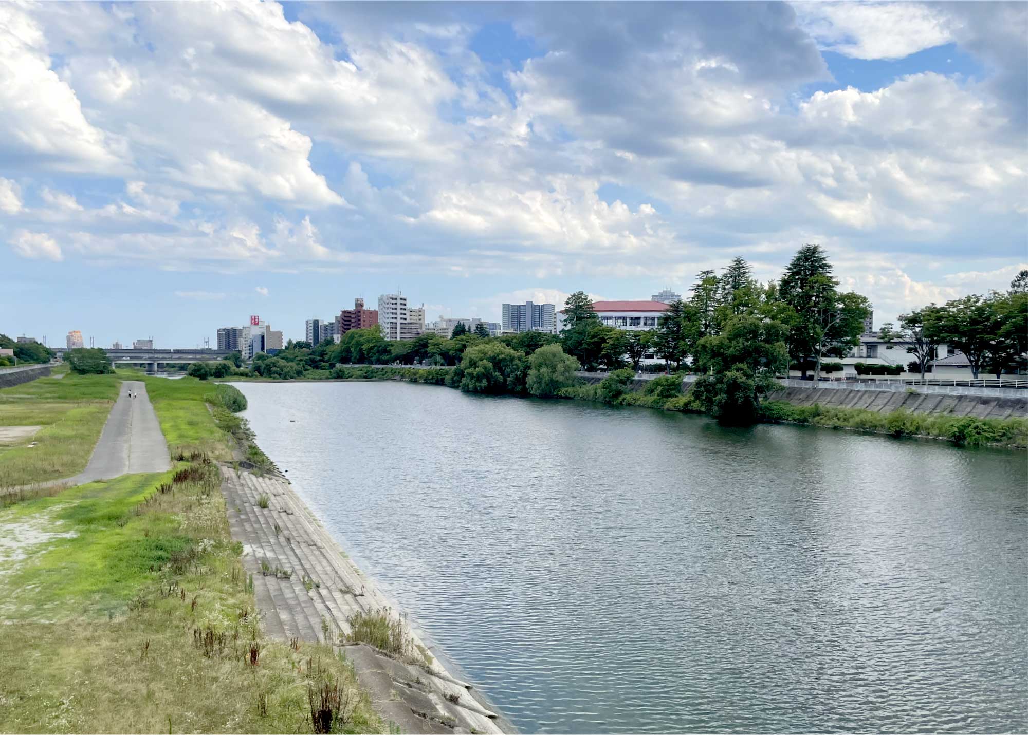 河原町付近の広瀬川